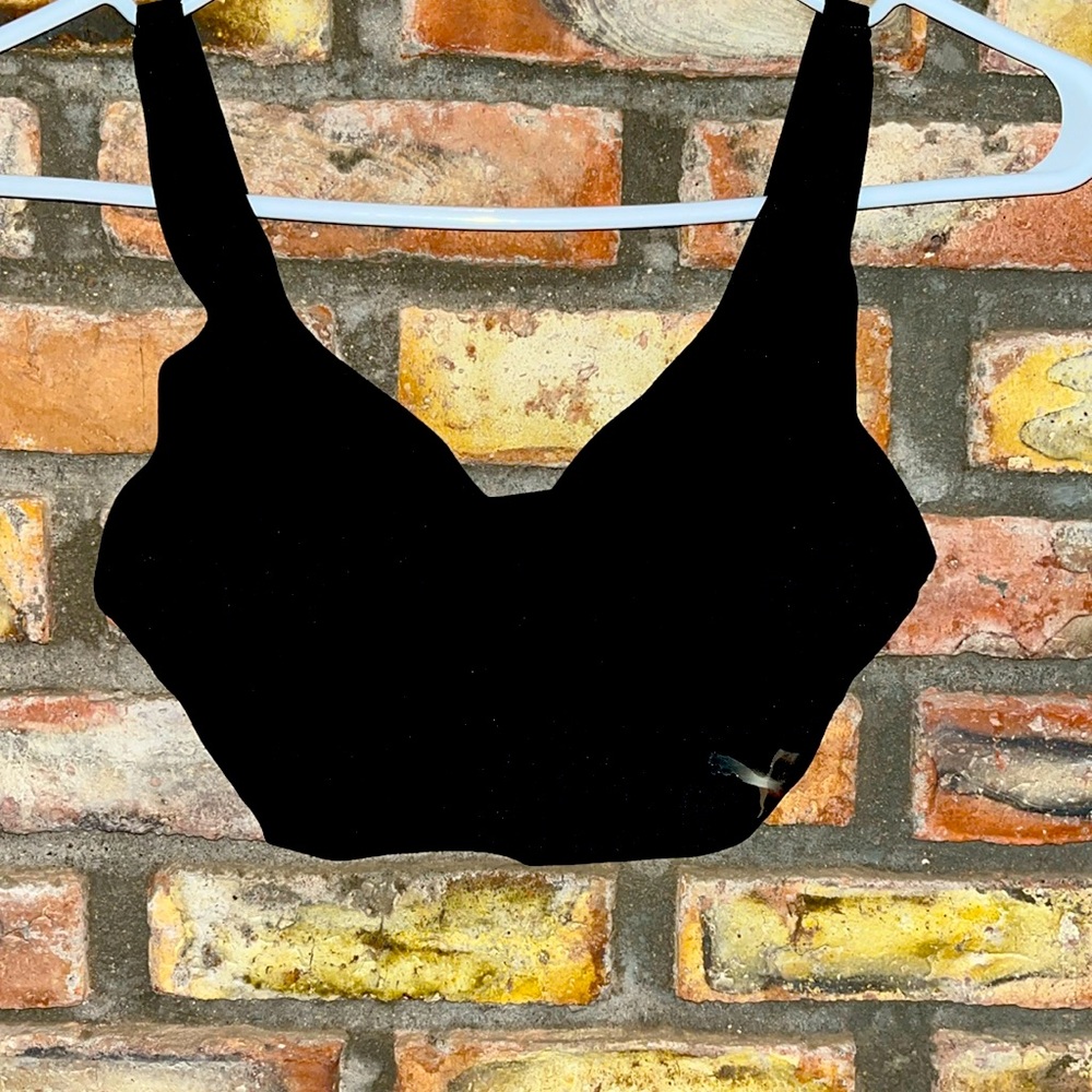 NWOT PUMA Sport Bra w/removable pads and adjustable straps - black - small
